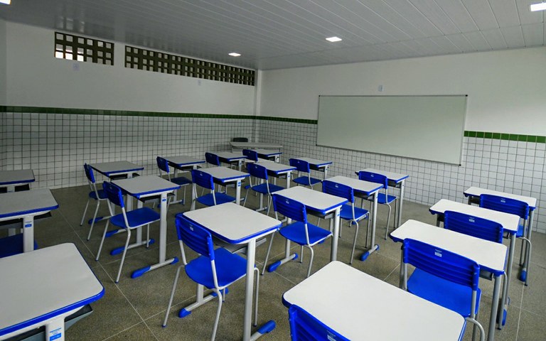 joao entrega escola em sao jose de espinharas foto jose marques (7).JPG