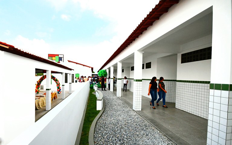 joao entrega escola em sao jose de espinharas foto jose marques (9).JPG