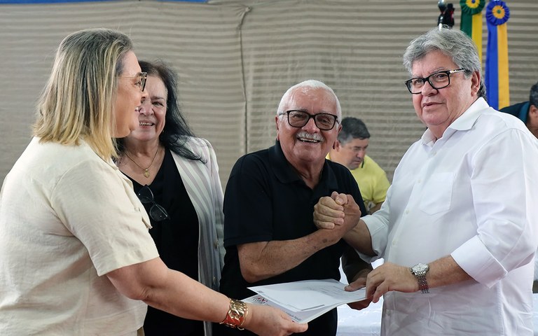 joao cehap entrega de 100 escrituras em rio tinto foto francisco franca (10).JPG