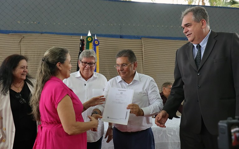 joao cehap entrega de 100 escrituras em rio tinto foto francisco franca (13).JPG