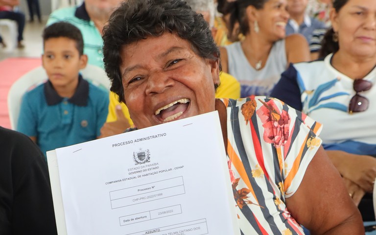 joao cehap entrega de 100 escrituras em rio tinto foto francisco franca (16).JPG