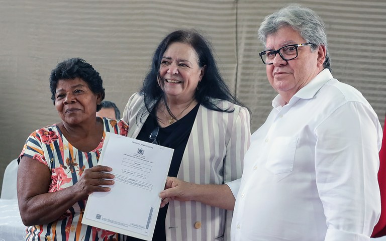 joao cehap entrega de 100 escrituras em rio tinto foto francisco franca (7).JPG