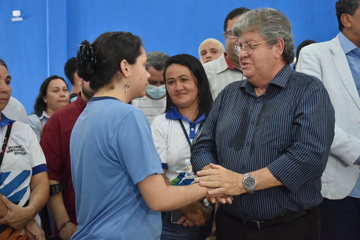 Governador inaugura ginásio da Escola SESQUICENTENÁRIO (15).JPG