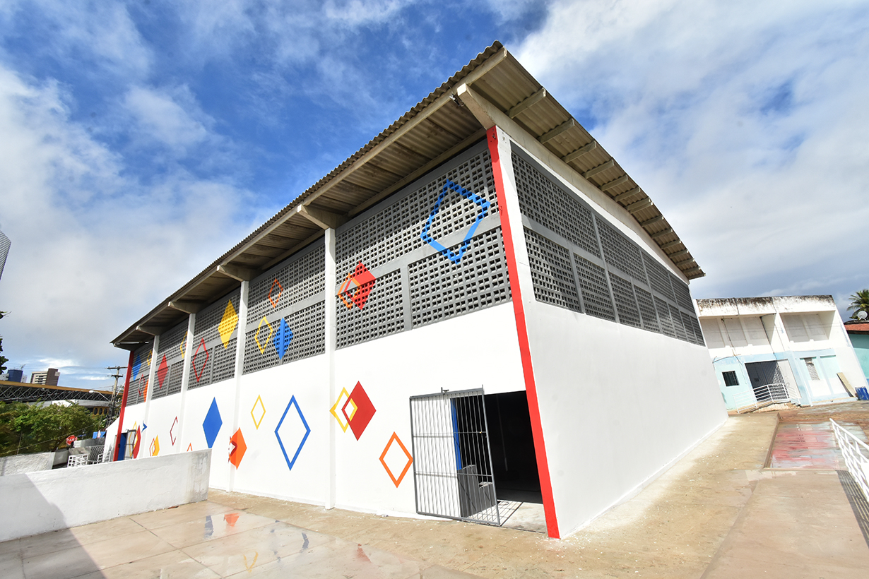 Governador inaugura ginásio da Escola SESQUICENTENÁRIO (2).JPG