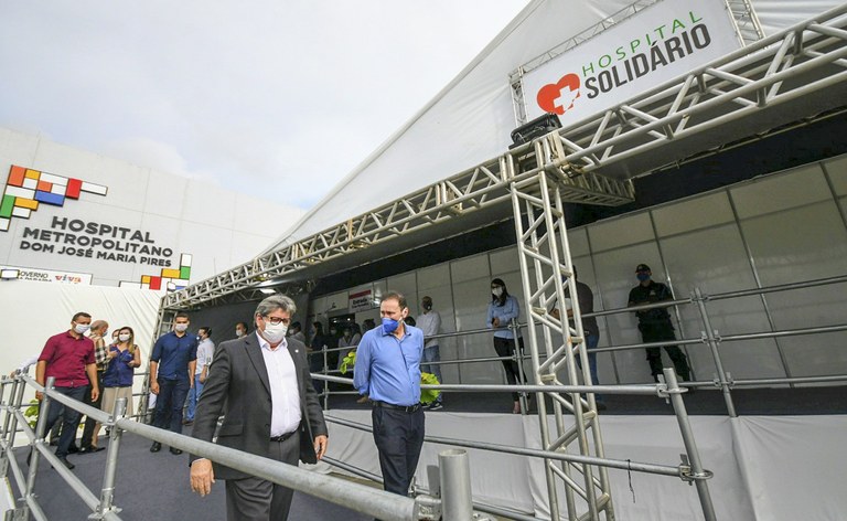 joao azevedo visita o hospital solidario_foto jose marques (15).JPG