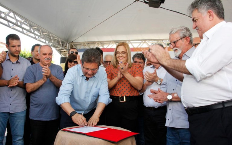 joao entrega escola e desalinizador em santo andre foto francisco franca 8.jpg