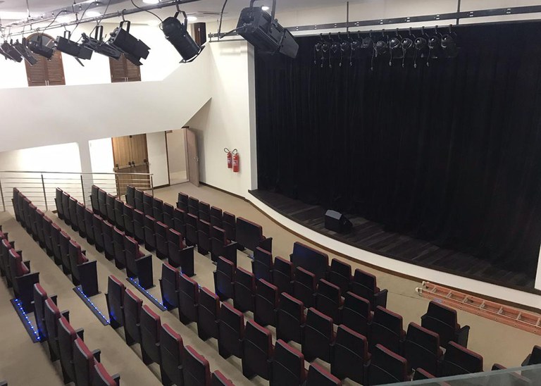 16_10_19 Teatro Santa Catarina é reaberto com apresentação de Alegria de náufragos.jpg