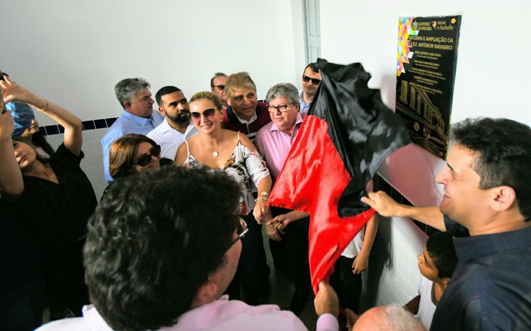 joao entrega escola em guarabira foto jose marques (3).JPG