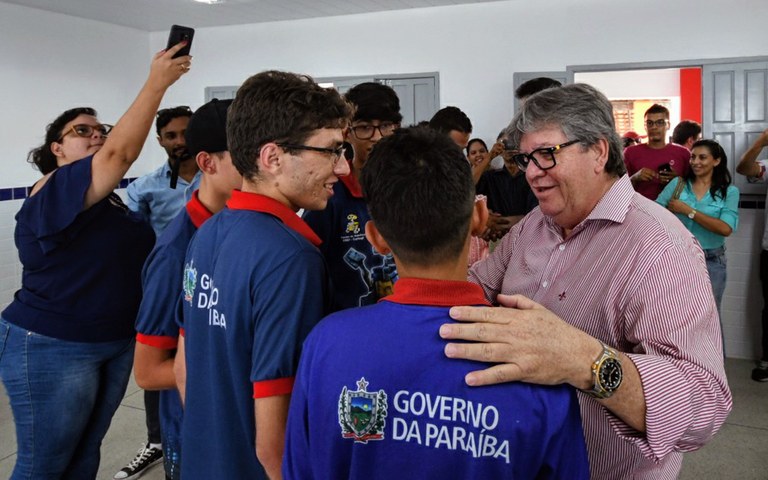 joao entrega escola em guarabira foto jose marques (4).JPG
