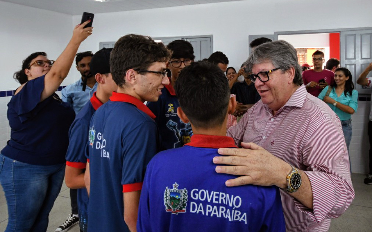 joao entrega escola em guarabira foto jose marques (4).JPG