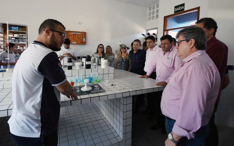 joao entrega de reforma e ampliacao de escola em solanea foto jose marques (2).JPG