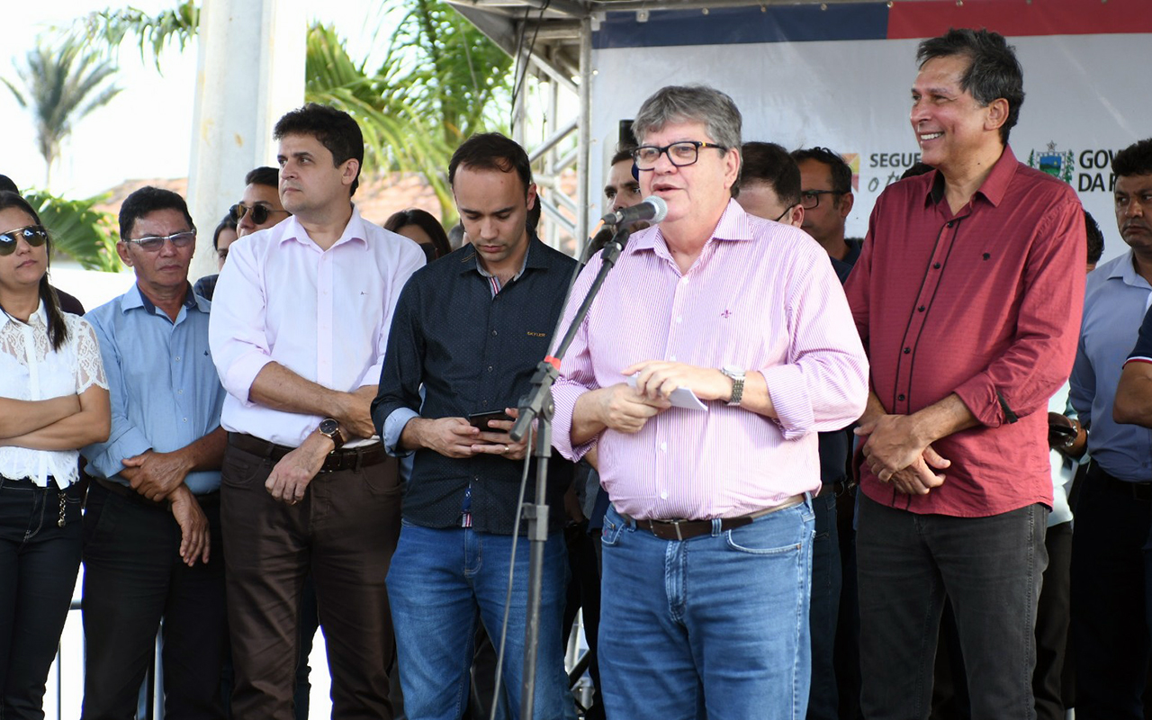 joao entrega de reforma e ampliacao de escola em solanea foto jose marques (5).JPG