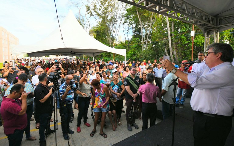 joao entrega conjunto habitacional em jp foto jose marques (20).JPG