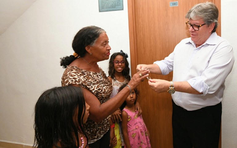 joao entrega conjunto habitacional em jp foto jose marques (5).JPG
