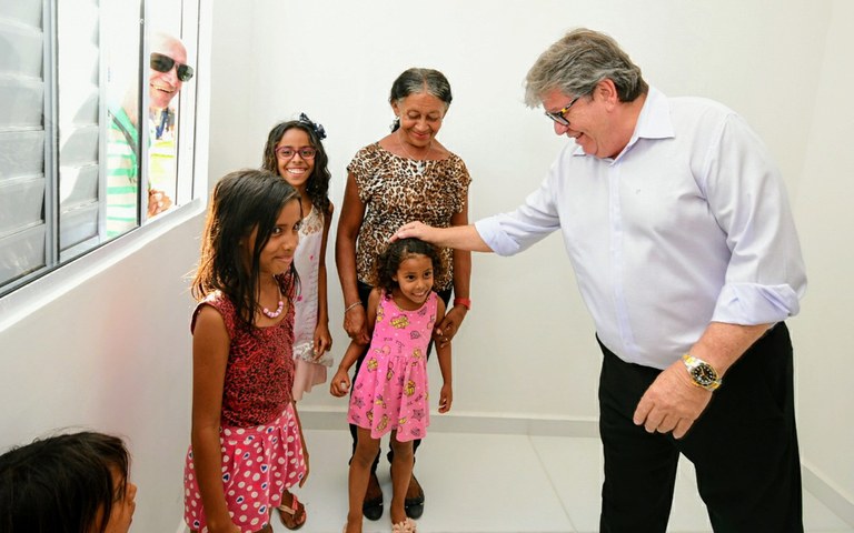 joao entrega conjunto habitacional em jp foto jose marques (7).JPG