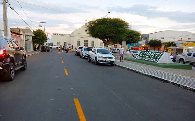 joao entrega de passagem urbana em cubati foto francisco franca (6).JPG