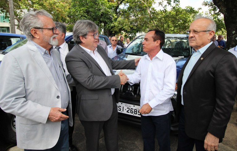 joao entrega de veiculos do DER foto francisco franca (3).jpg