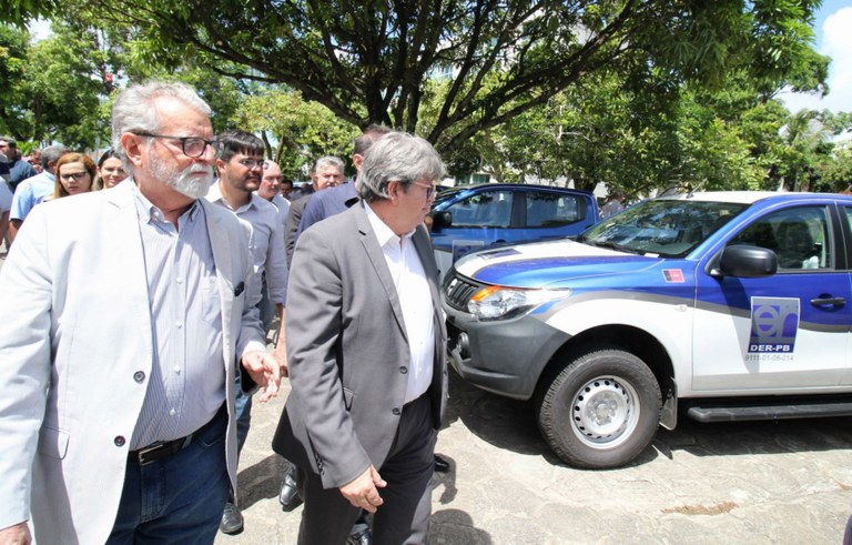 joao entrega de veiculos do DER foto francisco franca (4).jpg