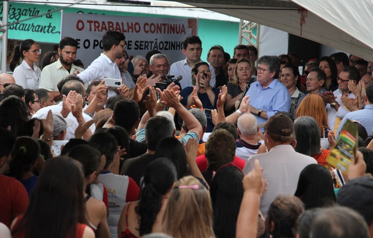 joao entrega pavimentacao de ruas e travessia urbana em sertaozinho foto francisco franca (24).JPG