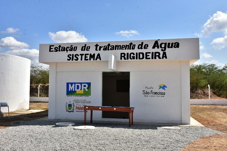Governador visita estação de tratamento de água de Rigideira (1).JPG