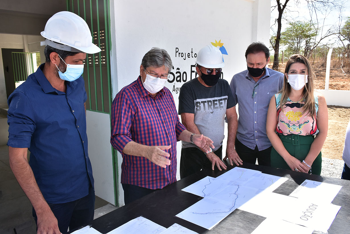 Governador visita estação de tratamento de água de Rigideira (3).JPG