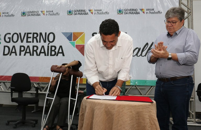 17_04_19 Lançamento do concurso para professores - Francisco França (6).jpg