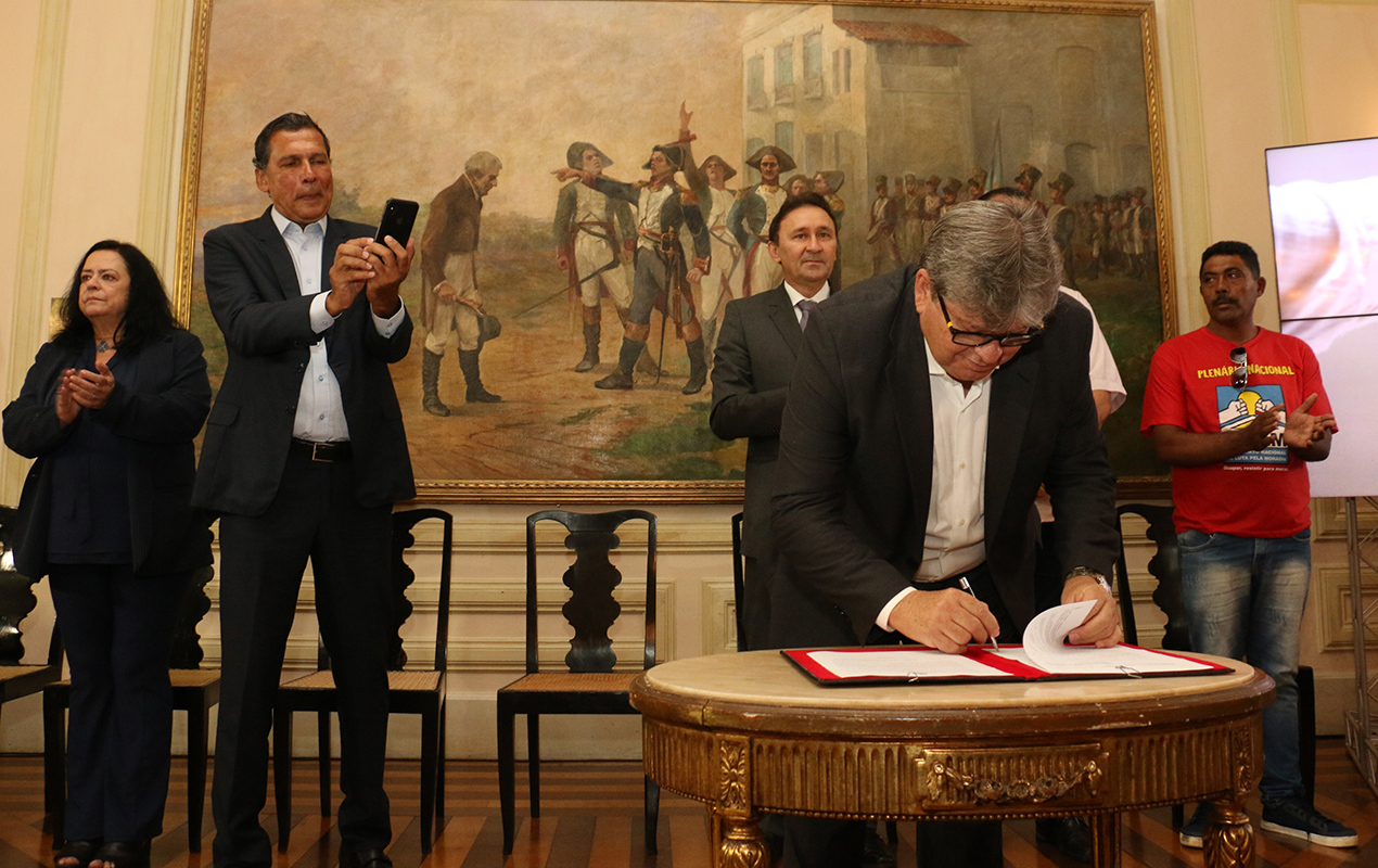 joao assina  parceiria da habitacao_foto francisco franca (1).jpg