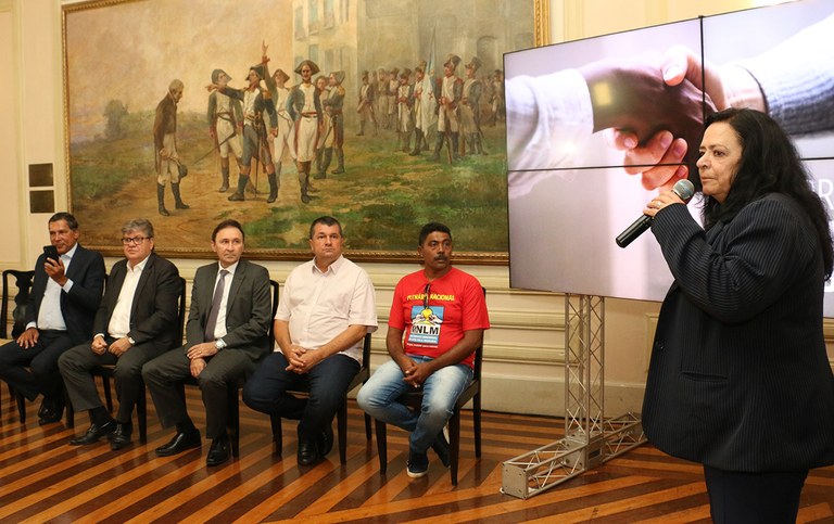 joao assina  parceiria da habitacao_foto francisco franca (3).jpg