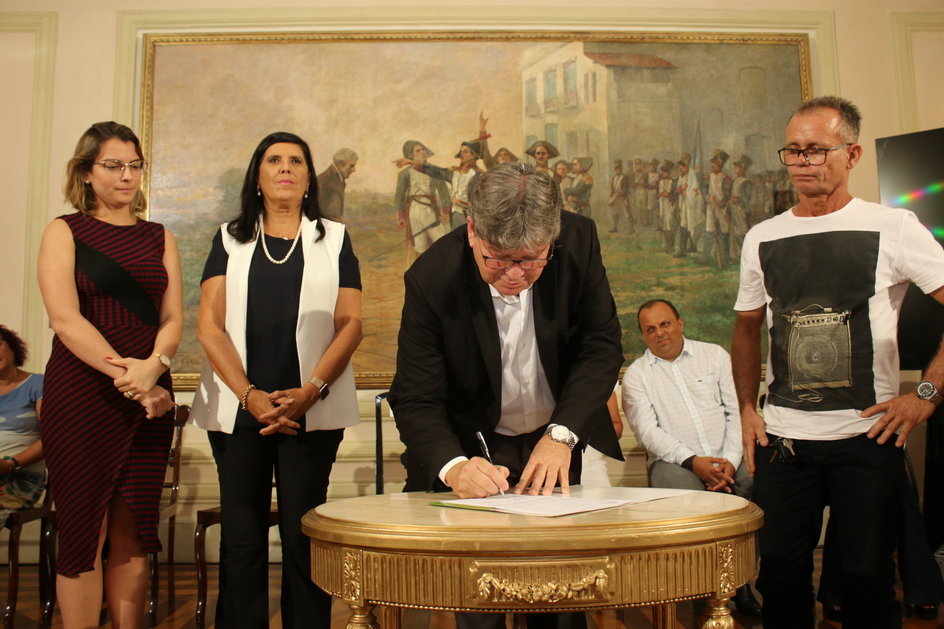 joao azevedo assina protocolo do empreender_foto franciasco franca (8).JPG
