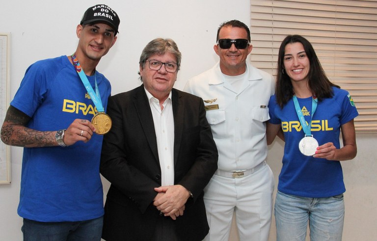 joao recebe medalhista pan americano foto francisco franca (11).jpg