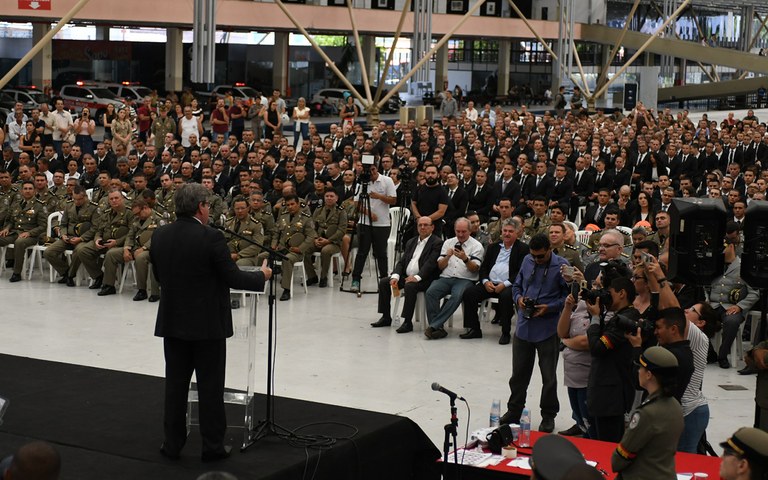 joao Policia militar e bombeiros boas vindas_ foto jose marques (15).jpg