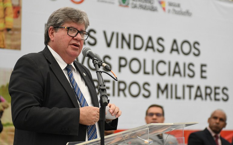 joao Policia militar e bombeiros boas vindas_ foto jose marques (16).jpg