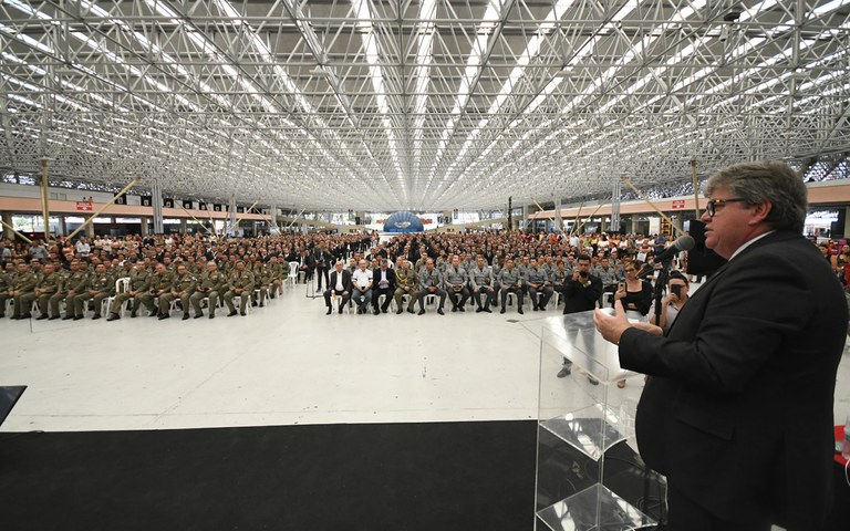 joao Policia militar e bombeiros boas vindas_ foto jose marques (17).jpg