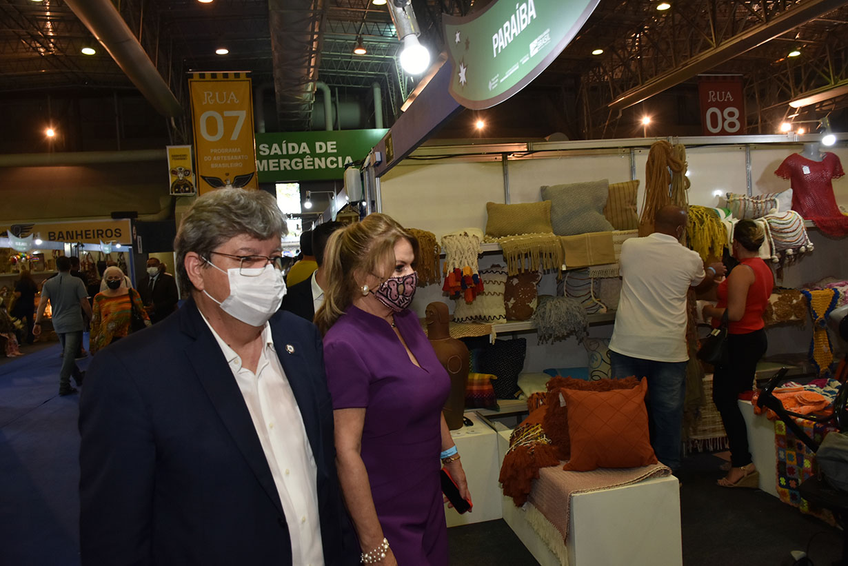 Governador visita o 21 FENART (11).JPG