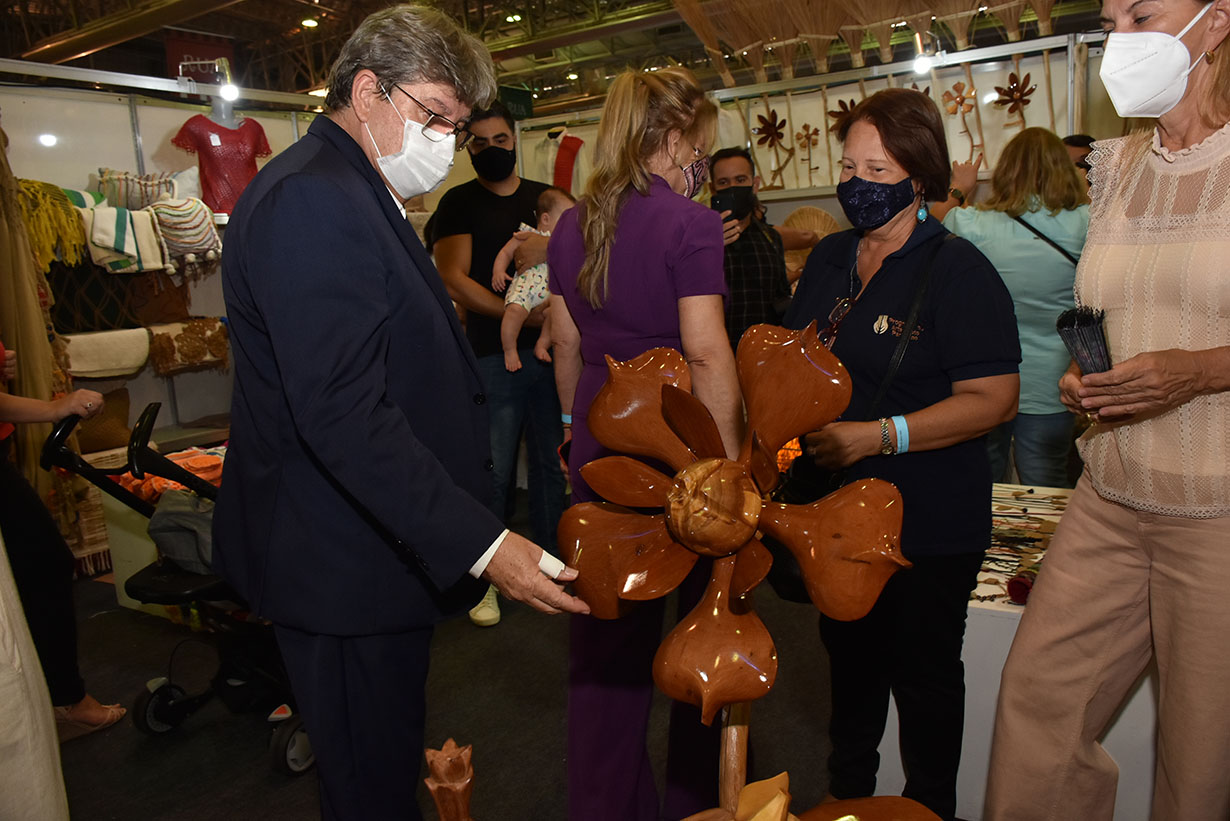 Governador visita o 21 FENART (12).JPG