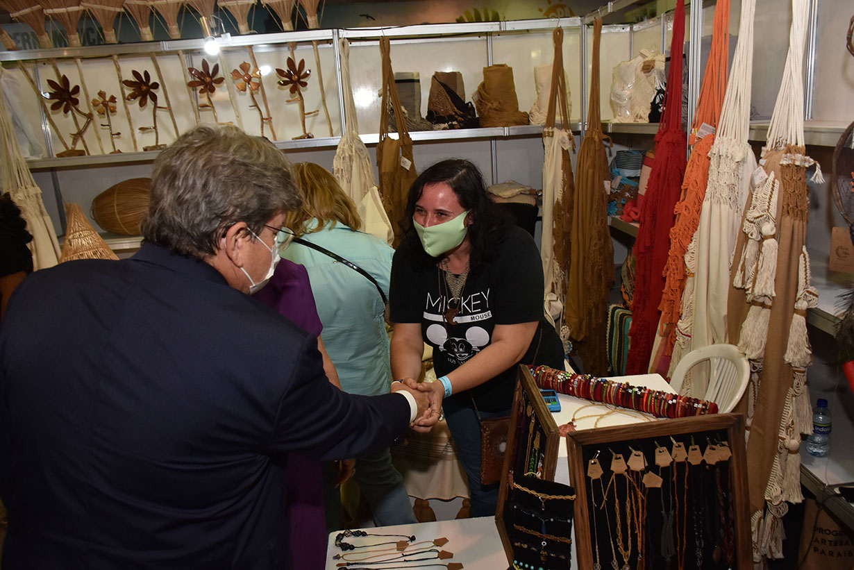 Governador visita o 21 FENART (13).JPG