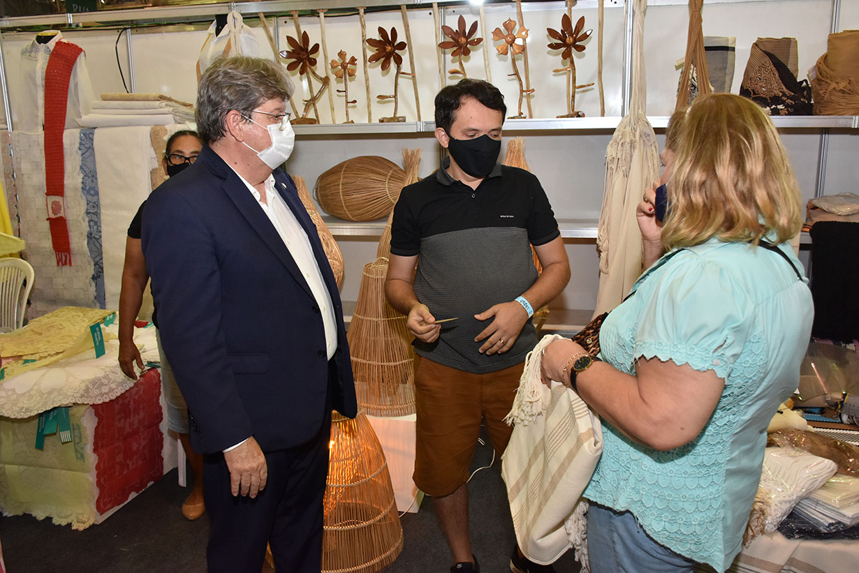 Governador visita o 21 FENART (14).JPG