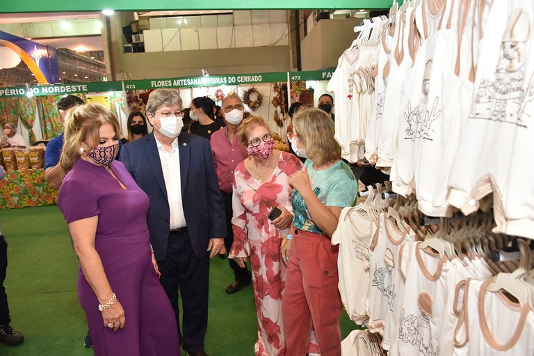Governador visita o 21 FENART (16).JPG