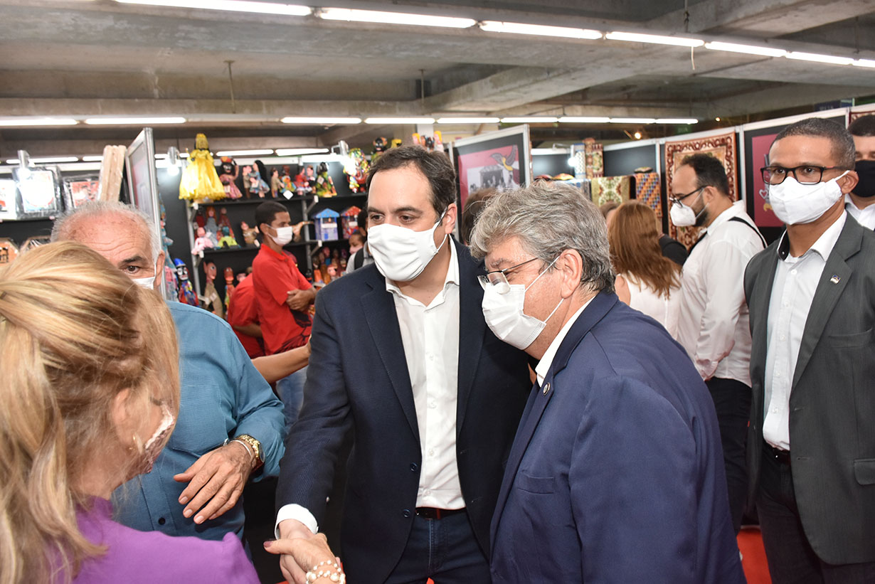 Governador visita o 21 FENART (18).JPG