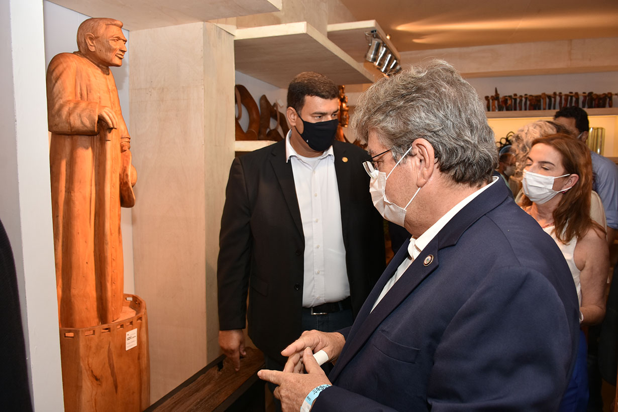 Governador visita o 21 FENART (6).JPG