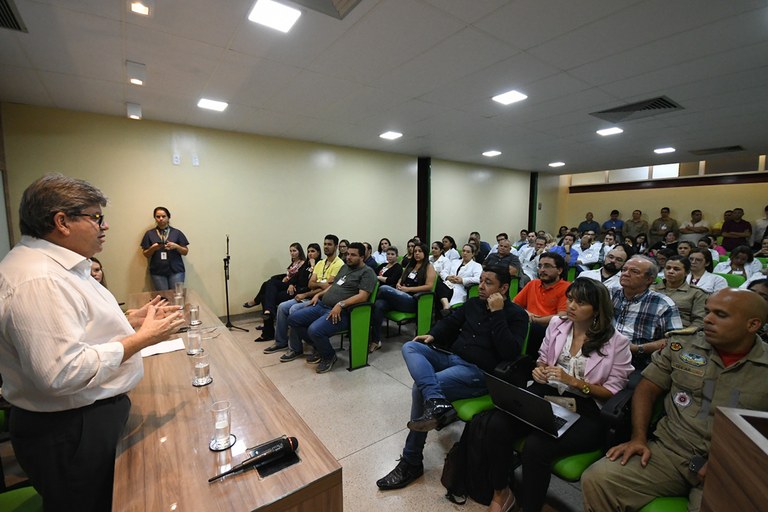 joao azevedo no hospital de trauma_foto jose marques (4).JPG