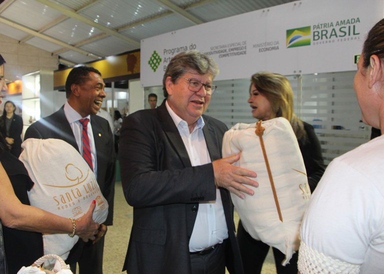 09_05_19 Governador visita Salão do Artesanato de Brasília (3).jpeg 09_05_19 Governador visita Salão do Artesanato de Brasília (3).jpeg
