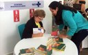 Miriam realizou uma sessão de autográfos.jpg