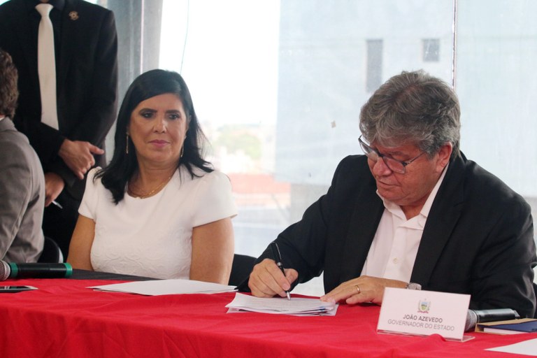 joao assinatura de decreto foto francisco franca (2).JPG
