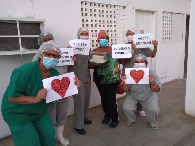 A recepção dos colegas no retorno de Edinete.jpeg A recepção dos colegas no retorno de Edinete.jpeg