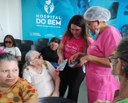 Ação de panfletagem chamou atenção das pacientes sobre a importância da prevenção.jpg
