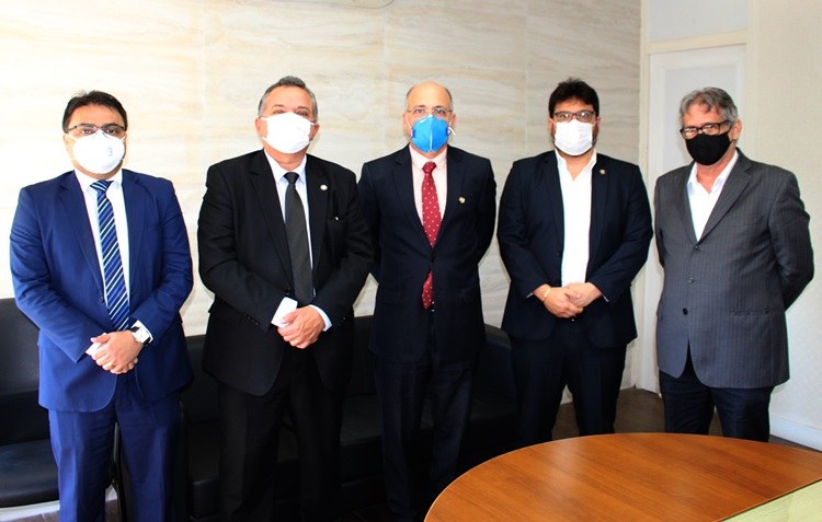 Foto_Posse_dos_membros_do_CRF_2020-2022_Novos_membros.JPG