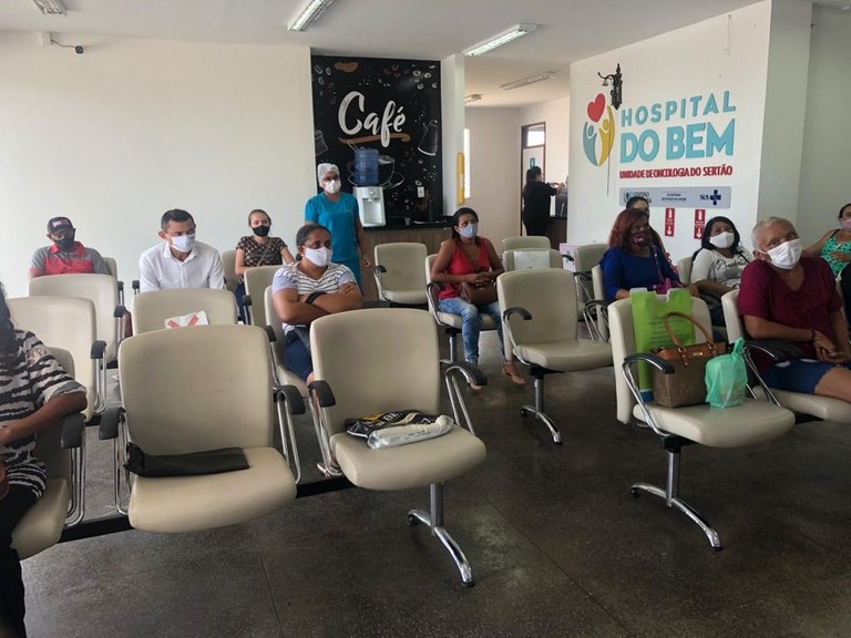 A ação também foi direcionada para acompanhantes dos pacientes.jpg