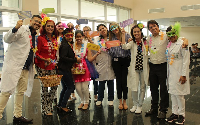ses hosp metropolitano cai na folia com pacientes.JPG ses hosp metropolitano cai na folia com pacientes.JPG