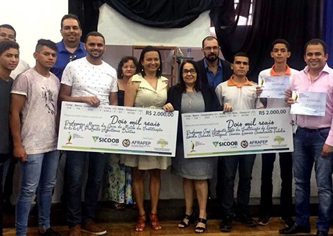 receita-educacao-fiscal-premia-escola-estadual-cidada-integral-de-cajazeiras-4.jpg
